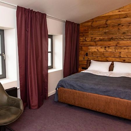 Hotel Metropol à Śrem Extérieur photo