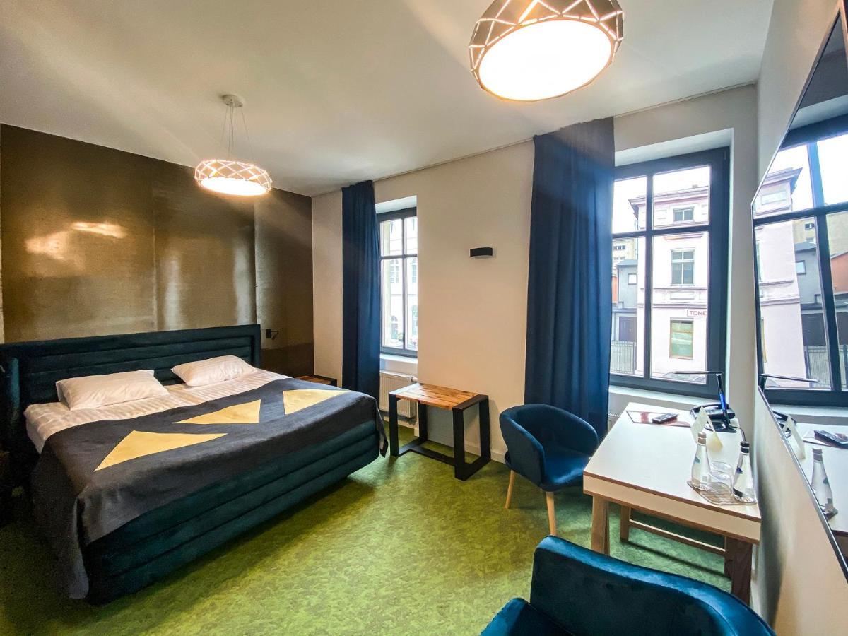 Hotel Metropol à Śrem Extérieur photo