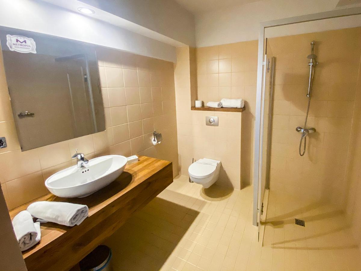 Hotel Metropol à Śrem Extérieur photo