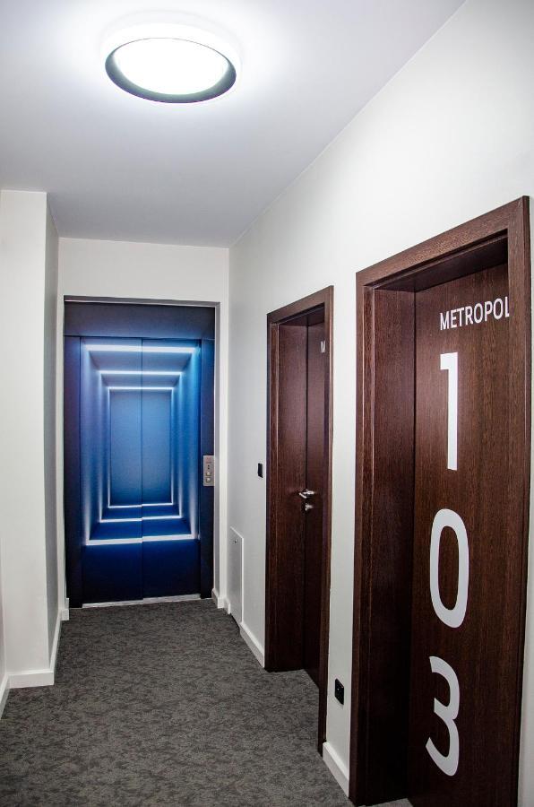 Hotel Metropol à Śrem Extérieur photo