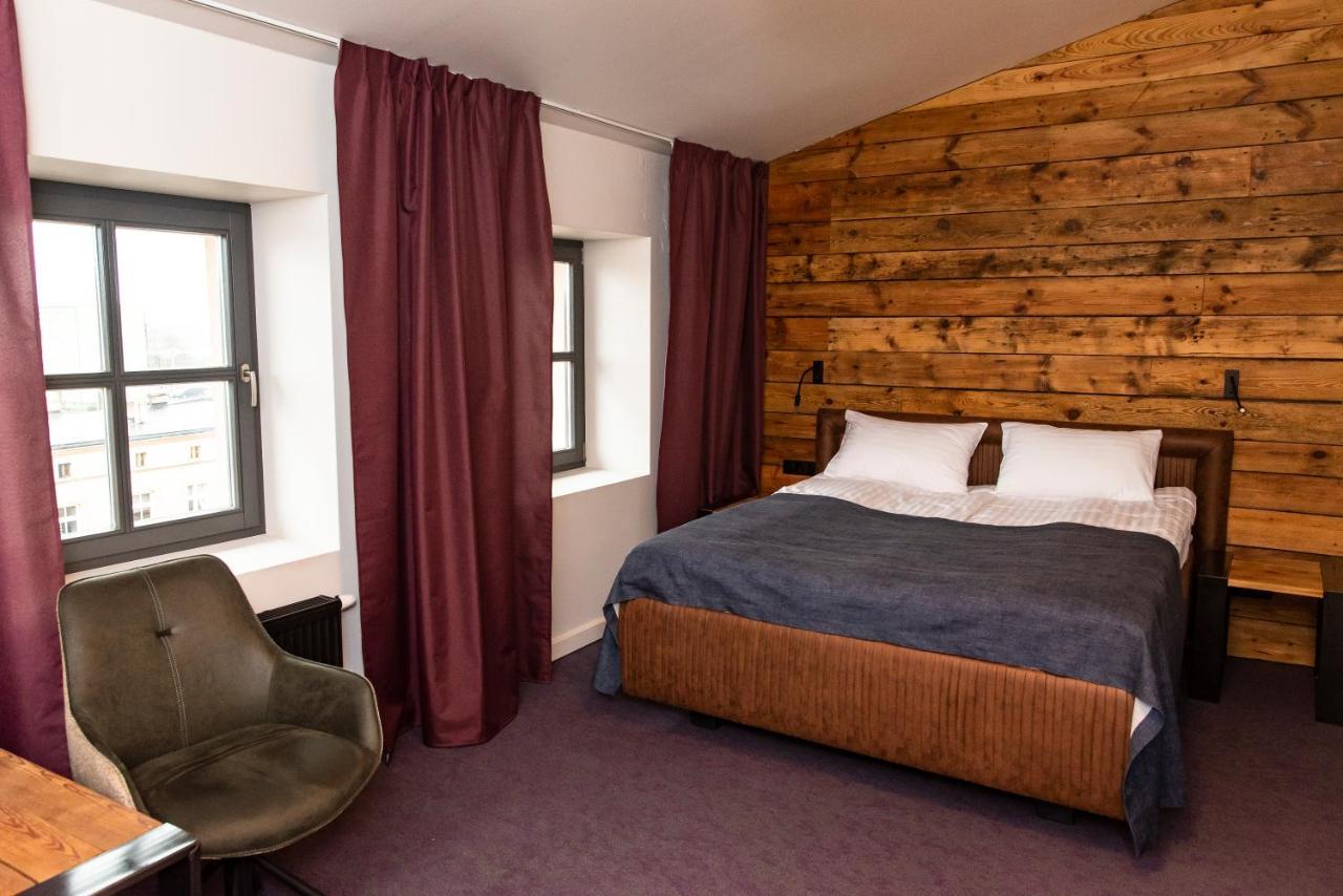 Hotel Metropol à Śrem Extérieur photo
