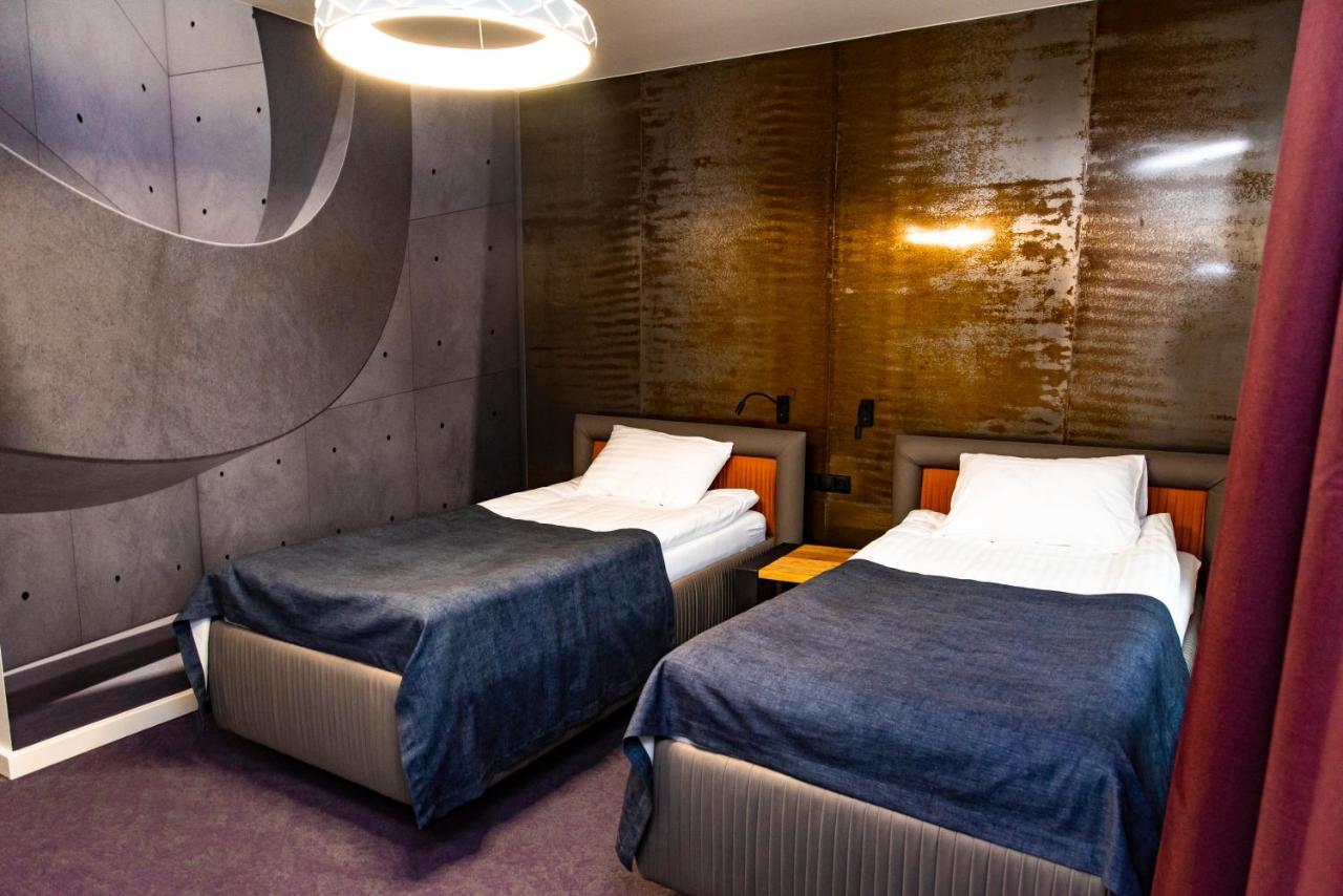 Hotel Metropol à Śrem Extérieur photo