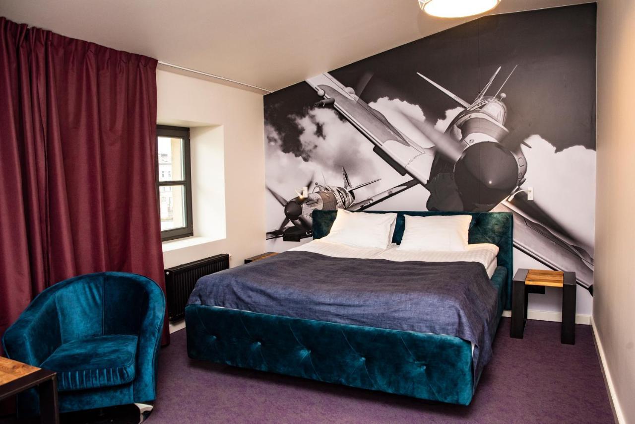 Hotel Metropol à Śrem Extérieur photo